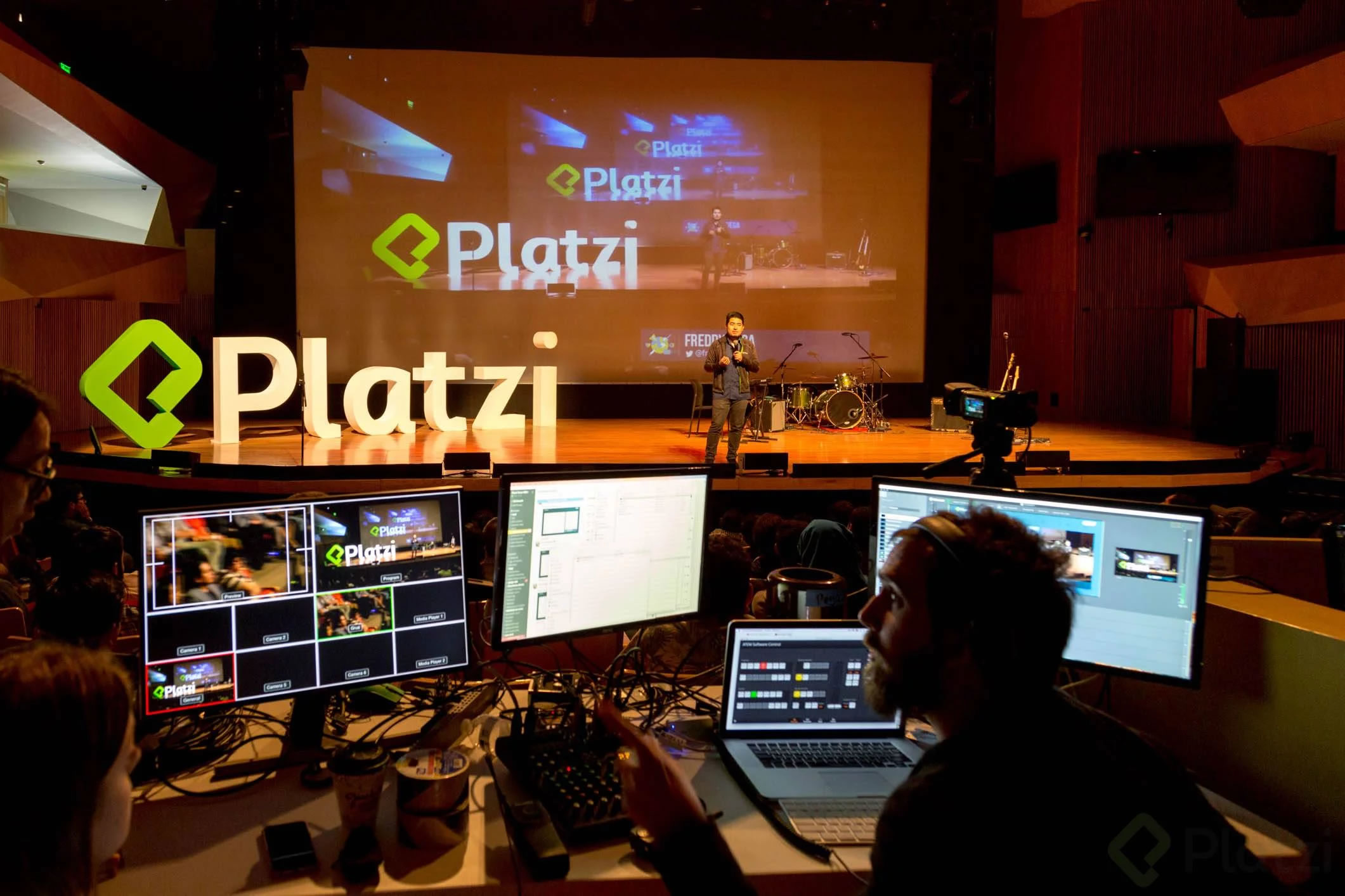 Escenario de la PlatziConf